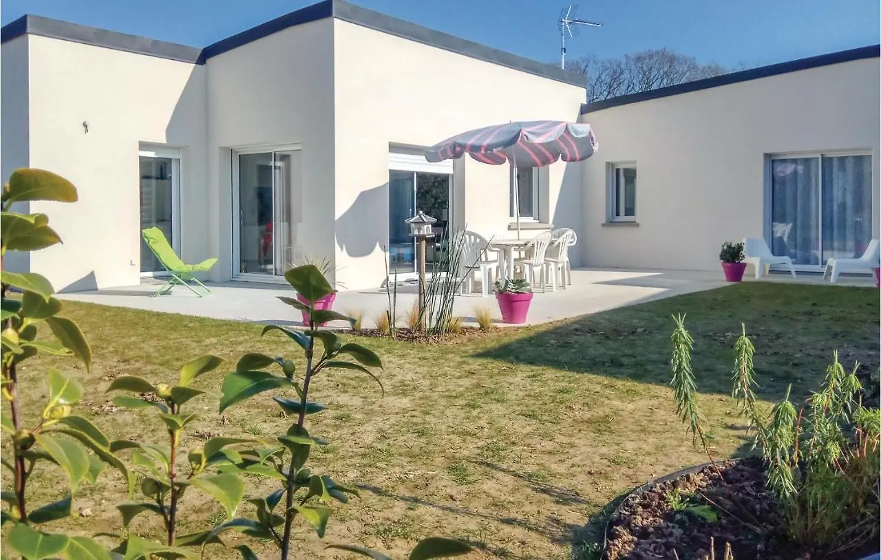 3 Bedroom Beautiful Home In Matignon 0*,